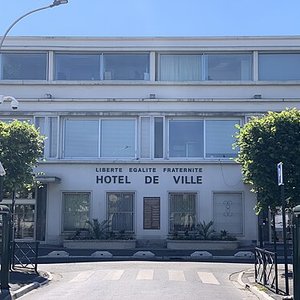 500px-Hôtel_ville_Blanc_Mesnil_11