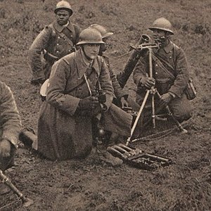 640px-Senegalese_Tirailleurs_with_mortars