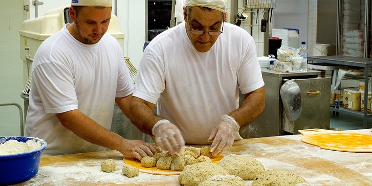 Bakers at work - Wikimédia Commons