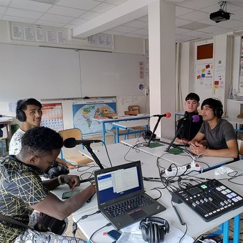 Emission radio