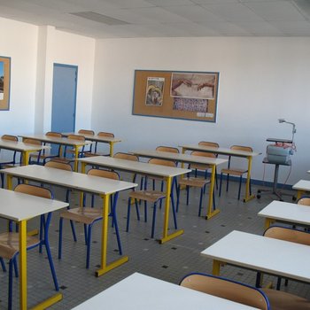Salle_d'italien_au_lycée_Claude_Lebois_(Saint-Chamond)
