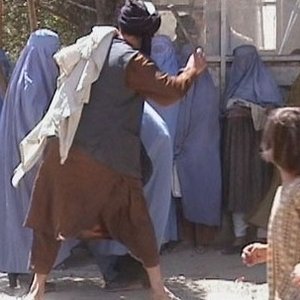 Taliban_beating_woman_in_public_RAWA