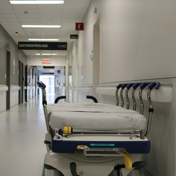 Lit d'hôpital - Photo de Miguel Ausejosur Unsplash