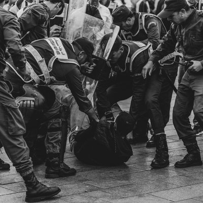 Des Policiers Arrêtent Un Manifestant à Rabat - YOUSSEF elbelghiti - pexels.com